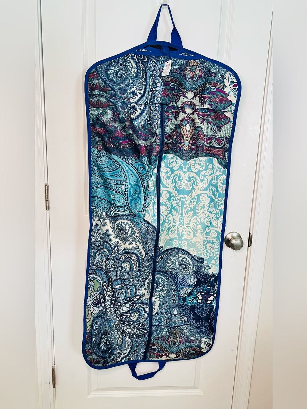 NWT CHICO'S GARMENT BAG BLUE MULTI PAISLEY FULL ZIP HANDLE HANGING LOOP